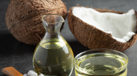 sebotol minyak kelapa