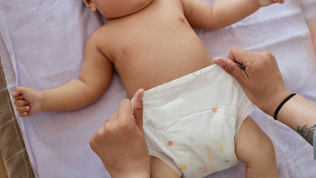 ruam popok pada bayi dapat menyebabkan iritasi kulit